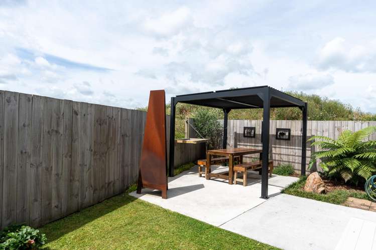 2/10 Mila Paige Close Glenview_3