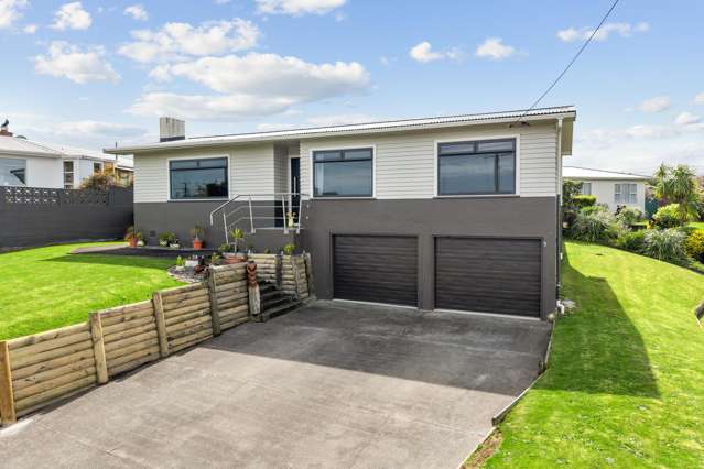 Solid family home in sought after Springvale