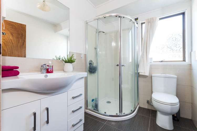 66 Hutchinsons Road Bucklands Beach_21