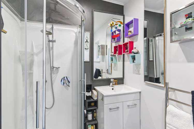 1/52 Matatua Road Raumati Beach_17