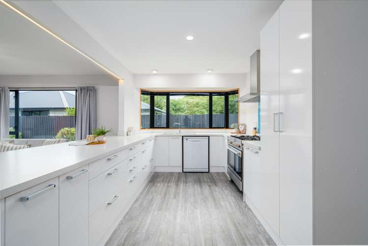 81 Chartwell Street Burwood_10