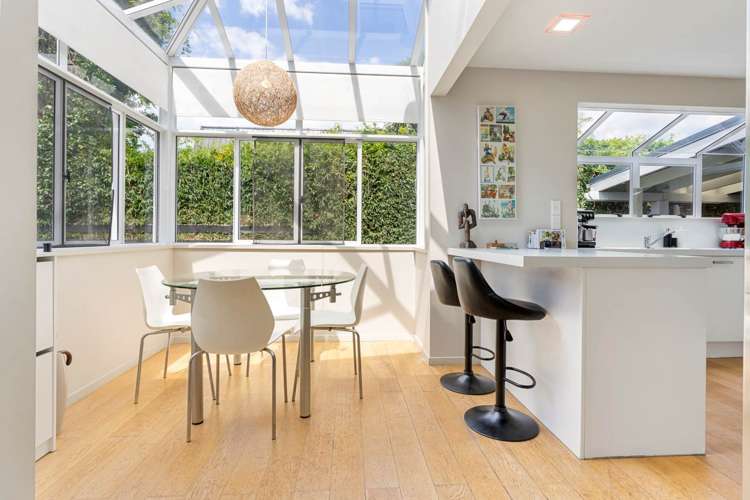 2/14 Taharoto Road Takapuna_5