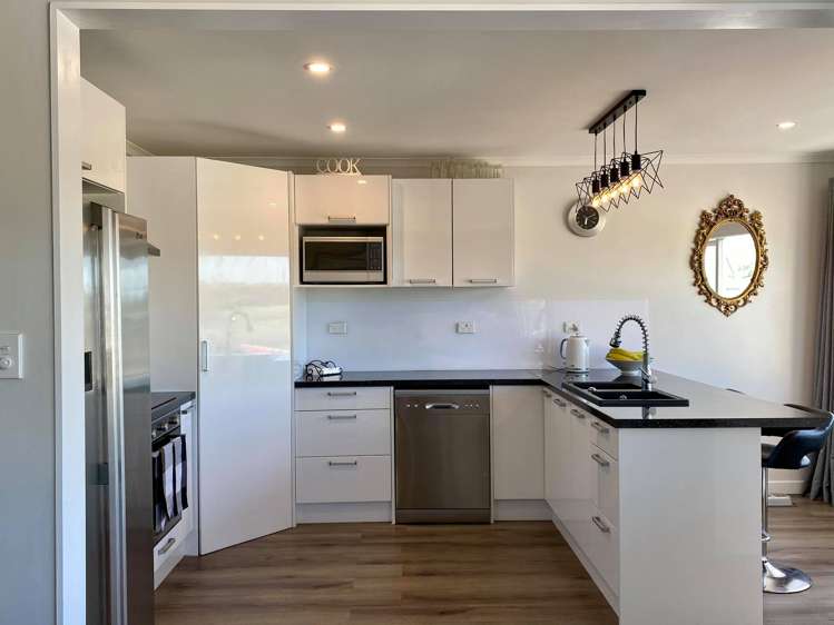 103 Hurndall Street East_0