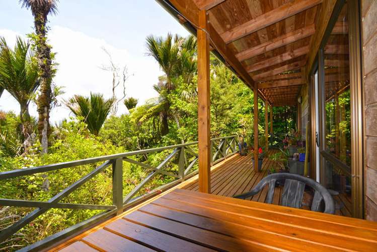 62 Kauri Point Road Laingholm_15