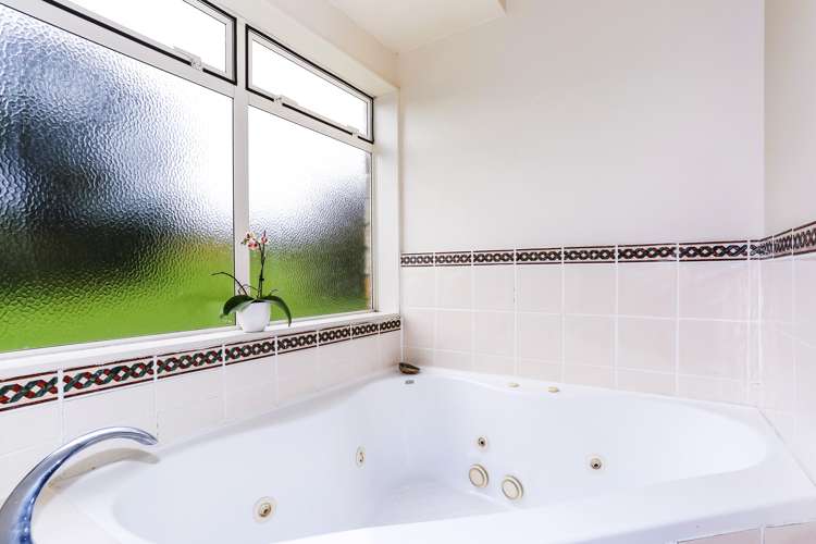 512 Redoubt Road Flat Bush_14