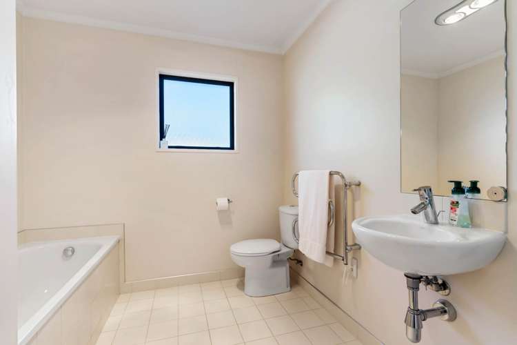 762 East Coast Road Oteha_15