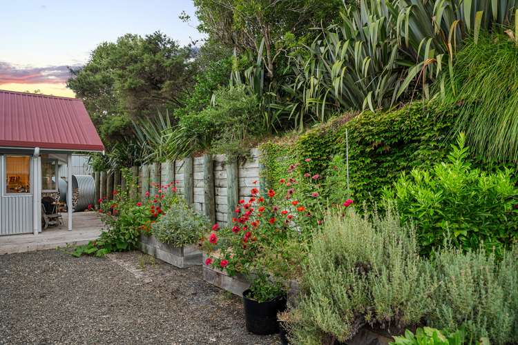 35 Lloyd Drive Wainui_23