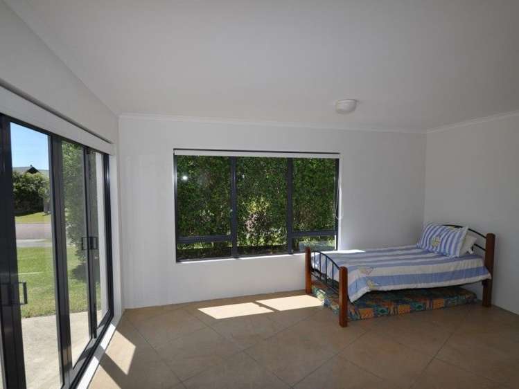 110 The Yardarm Pauanui_13