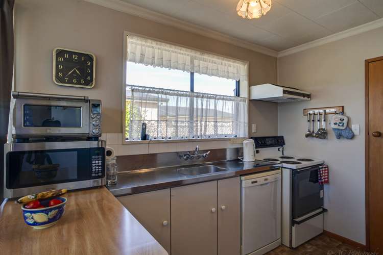 170 Pages Road Marchwiel_5