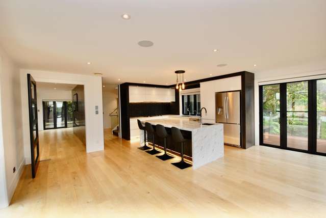 2/92 Churchill Road Murrays Bay_1