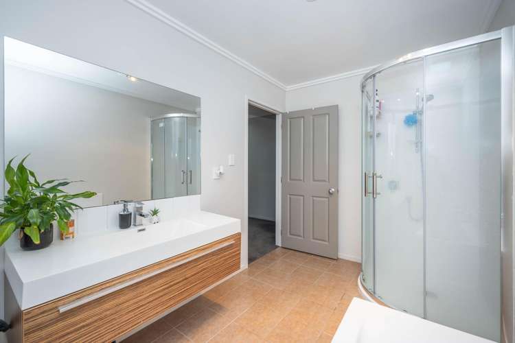 54 Farnborough Drive Nawton_17