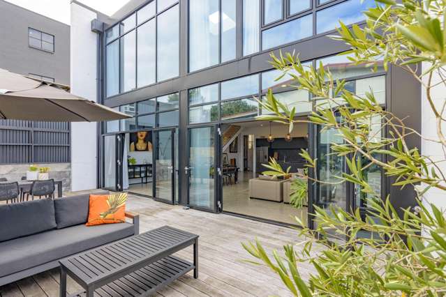 Bold warehouse living