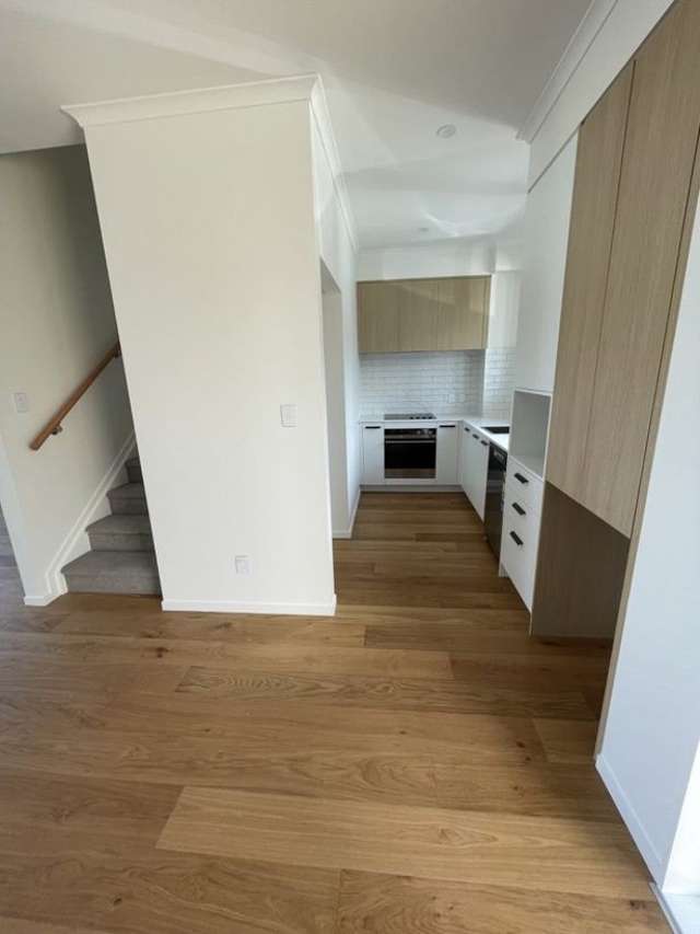  18 Waipuhinui Way Wiri_2