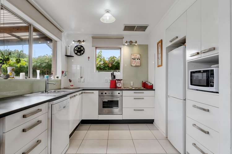 1 Sunny Bay Road Matua_2