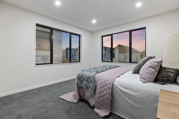 12 Woodacre Street Flat Bush_13