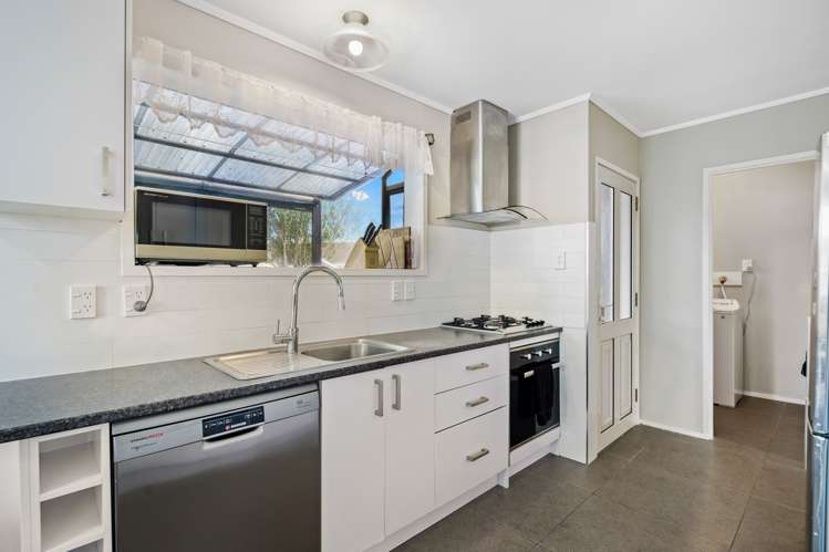 89 Saint Annes Crescent Wattle Downs_7