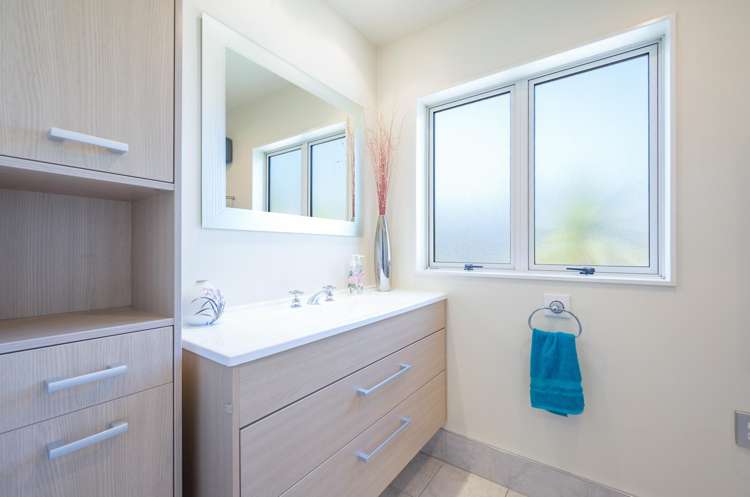 15 Aldinga Avenue Stoke_10