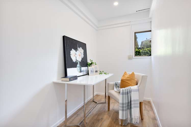 2/27 Knightsbridge Drive Forrest Hill_13