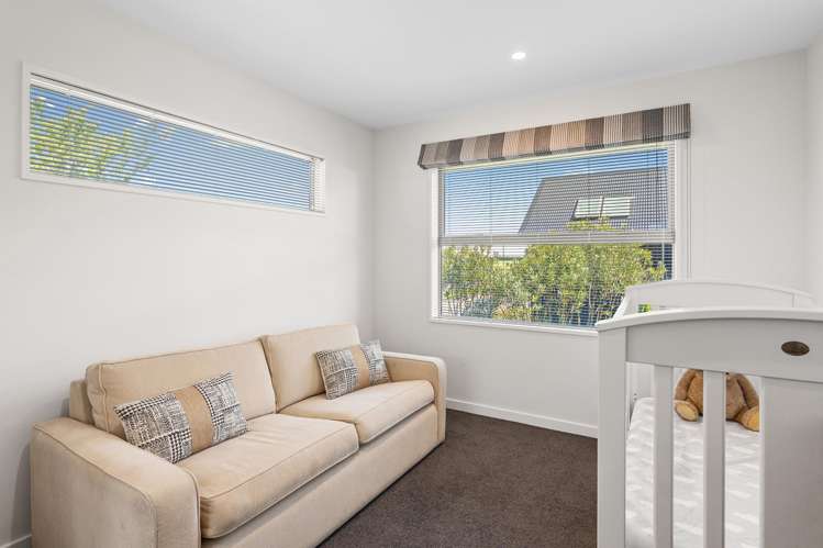 38 Carnaveron Drive Lincoln_24