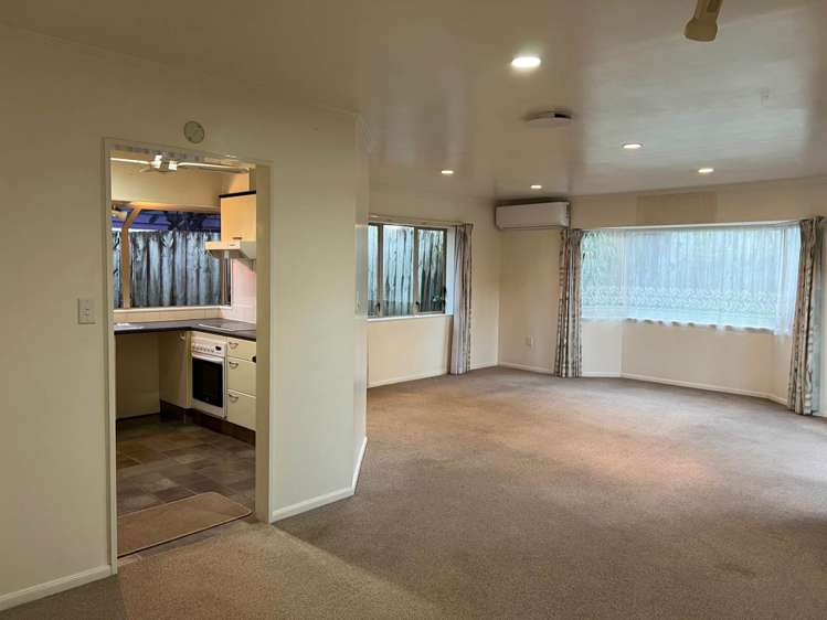 17a Tirimoana Road Te Atatu South_5