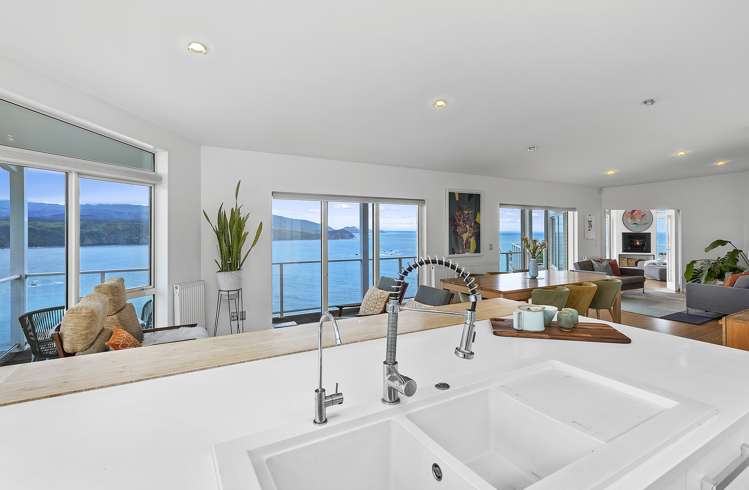 16 Signallers Grove Breaker Bay_11