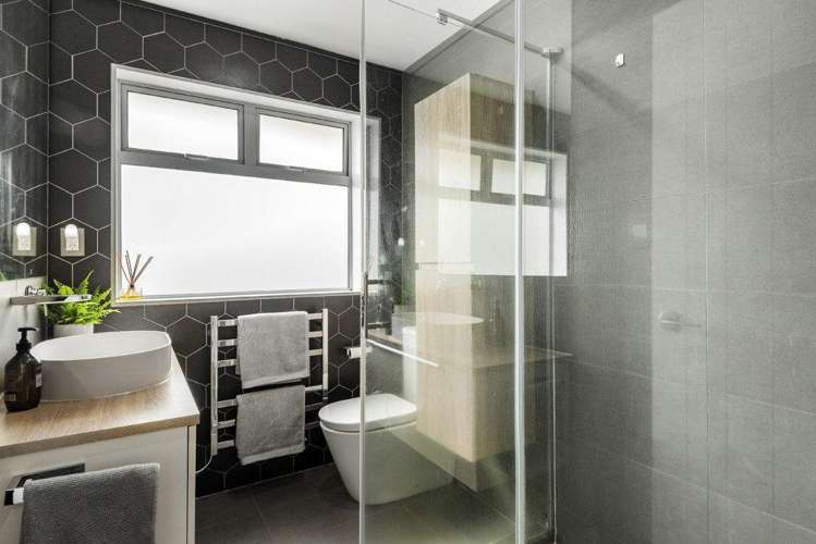 37 Onewa Road Northcote_13