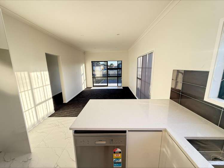 24 Hunua Road Papakura_12