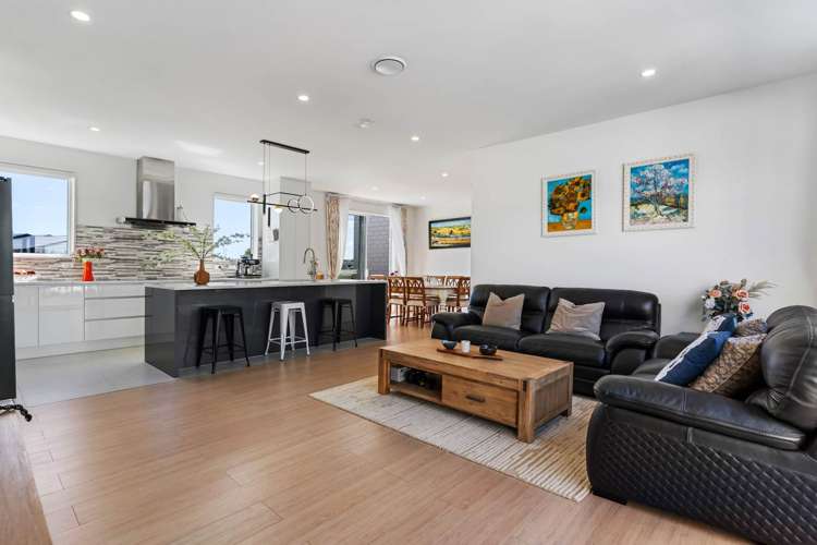 5 Korowhiti Road Clarks Beach_1