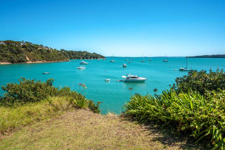 6 Esslin Road Surfdale_13