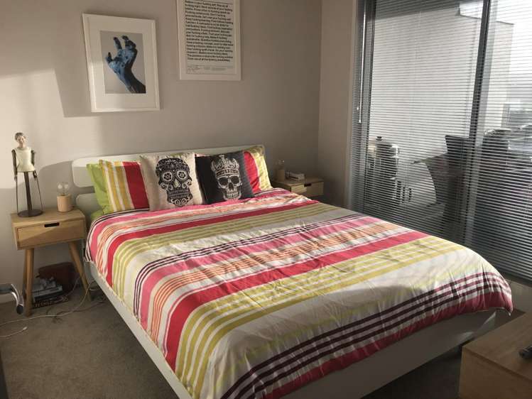 408/23a-25 The Pines, Bute Road 1607_8
