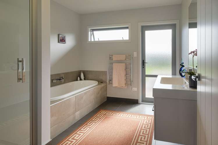 36 Pelorus Avenue Poraiti_13