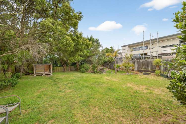 2/207 Estuary Road South New Brighton_14