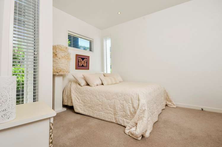 4b Beach Road Castor Bay_11