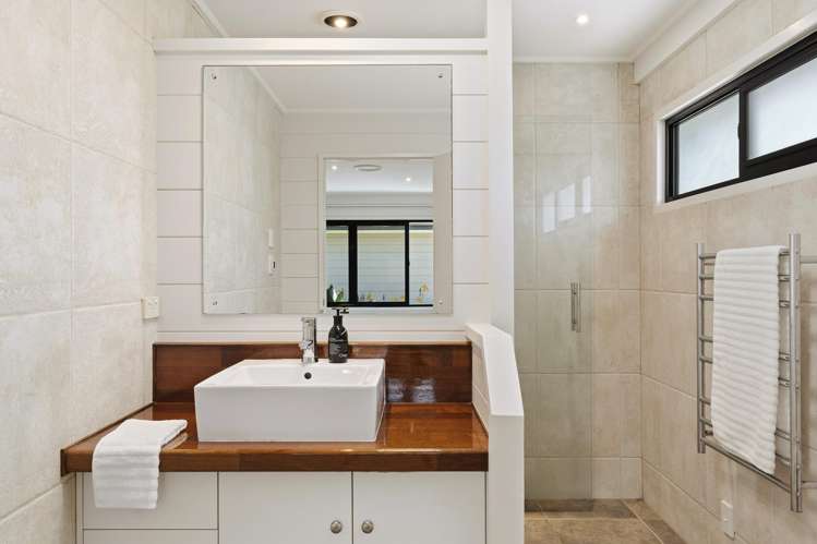 2A Lloyd George Road Wainui_18