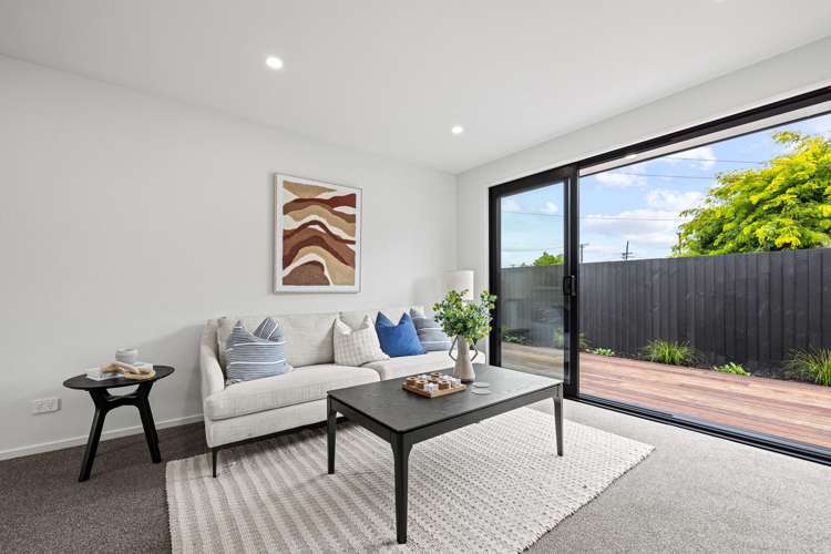 2/7 Cossar Street Burwood_2