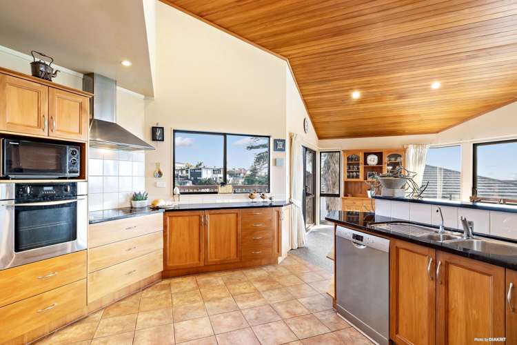 4 Crossland Place Maraetai_10