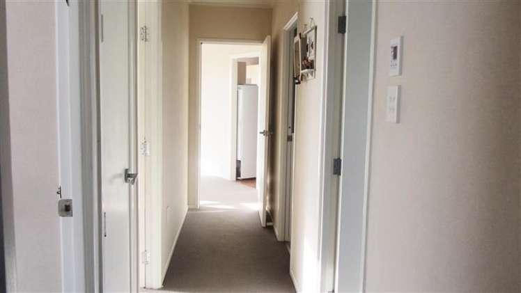 11 Finlow Drive Te Atatu South_12