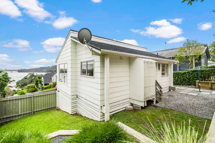 2/6 Oruamo Place Beach Haven_15