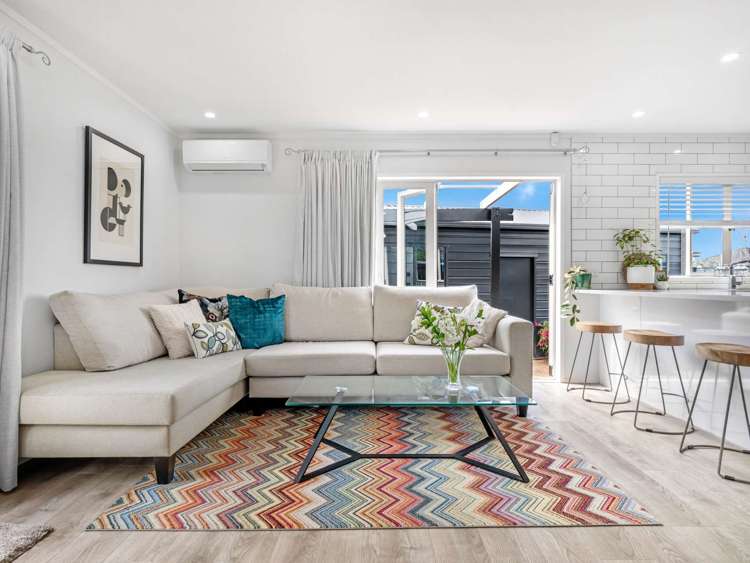 2/1 Woodside Road Massey_12