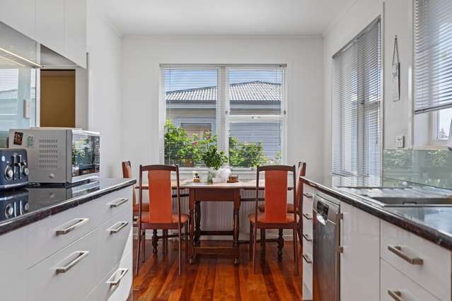 8 Simmonds Grove Greerton_2