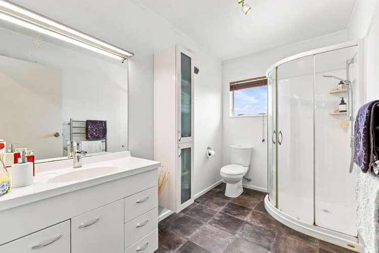 5 Eaton Crescent Otamatea_18