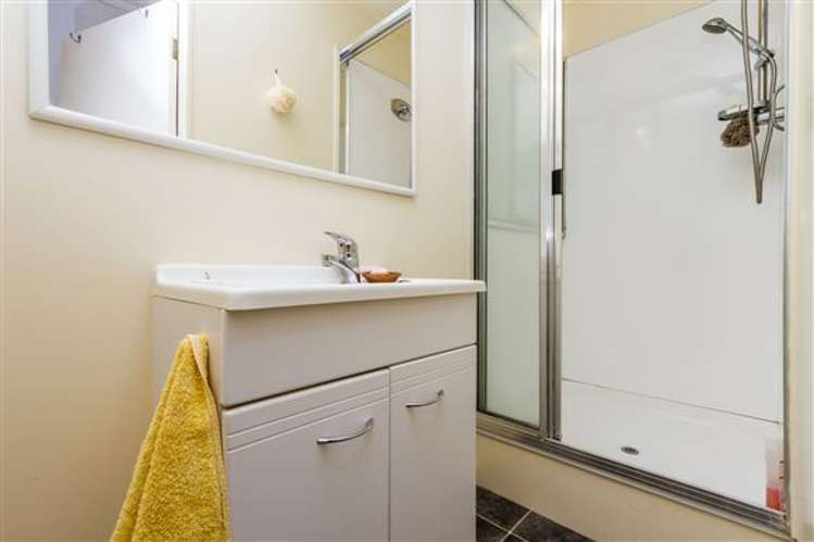 2/4 Fraser Road Narrow Neck_13