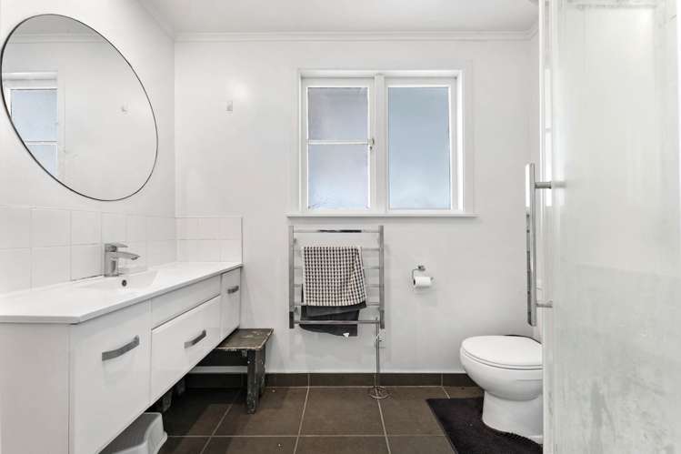 74 McLeod Road Te Atatu South_6