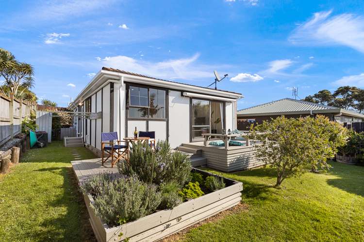 6 Lucy Foster Lane Red Beach_16