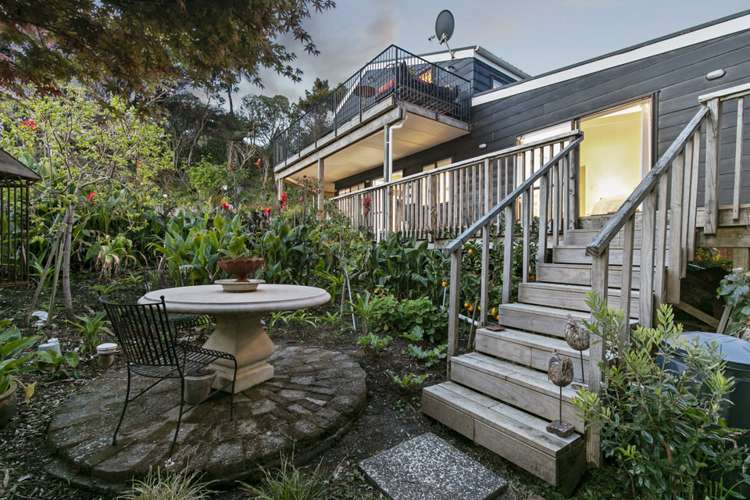 1133 Huia Road Huia_17