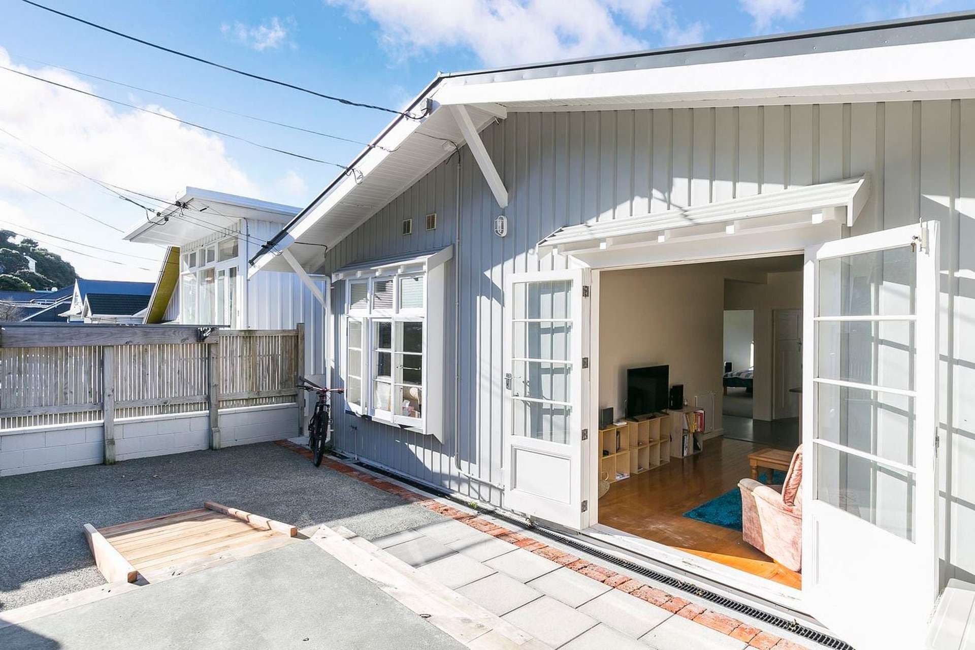 91A Queens Drive Lyall Bay_0