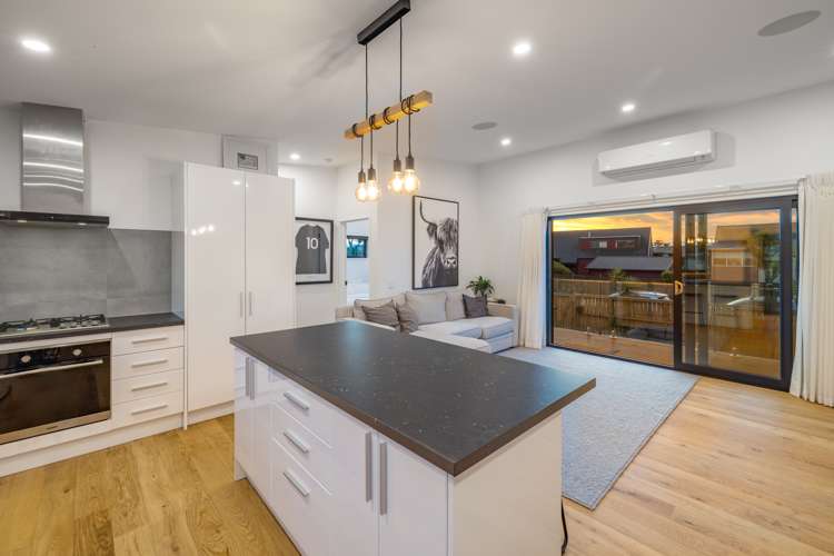 2/2 Mermaid Place Southshore_1