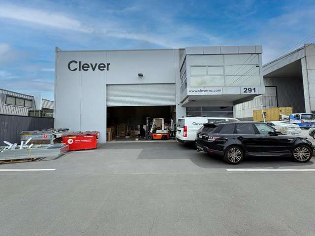 220m&sup2; Road Front Warehouse