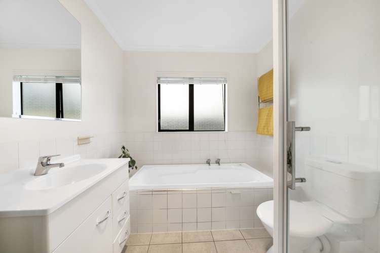 35b Coral Crescent Panmure_13