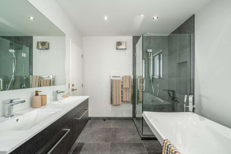 39 Waterstock Way Parklands_33